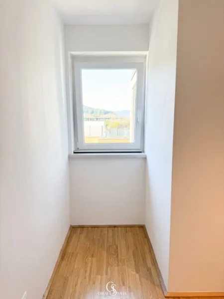 Schlafzimmer mit angenehmem Raumgefühl und Stauraum