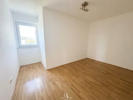 Schlafzimmer mit angenehmem Raumgefühl und Stauraum