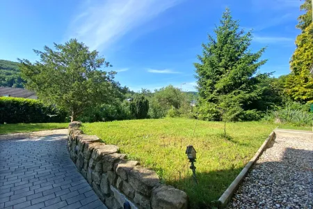 Südgarten und Zugang zum Souterrain
