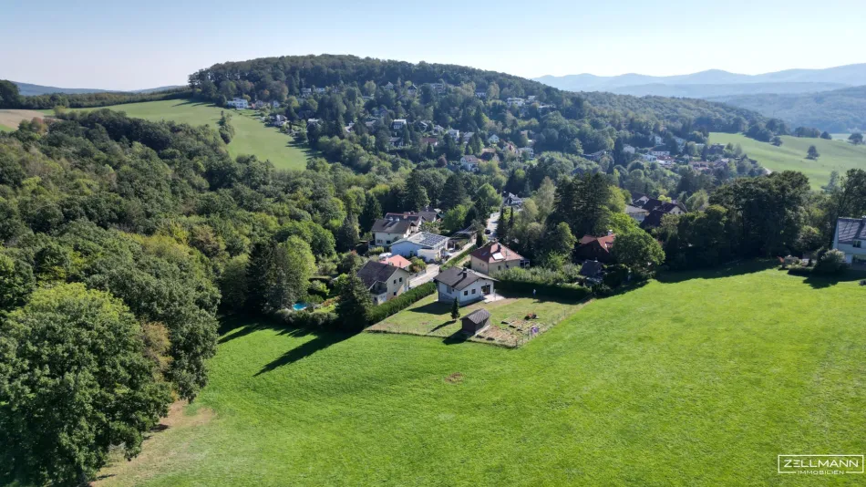 Ruhepol mit Weitblick: 1.354 m² Eigengrund am Wienerwald! | ZELLMANN IMMOBILIEN - Titelbild