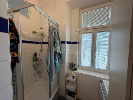 Bestand, linke Wohnung – Duschbad