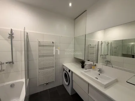 Bestand, rechte Wohnung – Badezimmer