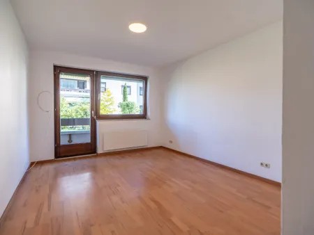 Schlafzimmer mit Ausgang auf den Balkon
