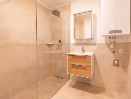 neues Badezimmer mit Dusche