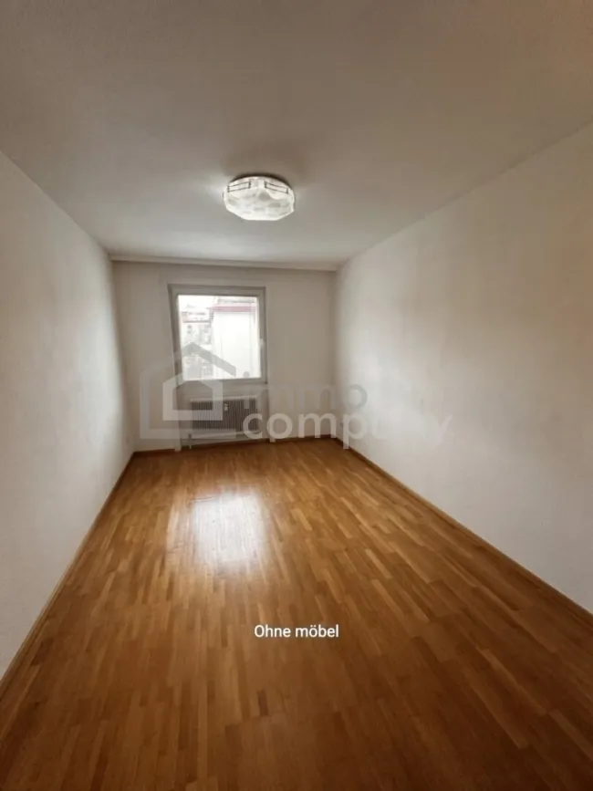 Helle 3-Zimmer-Wohnung mit Loggia, Einbauküche und Stellplatz in 1220 Wien - Bild