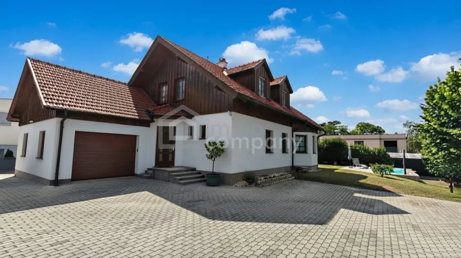 Sensationelles Einfamilienhaus - 1000m² Grund, Wintergarten, Pool, Garage - Bild