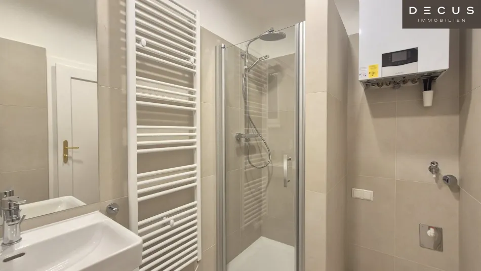 | 2 ZIMMER | WOLLZEILE | 3. LIFTSTOCK | - Bild