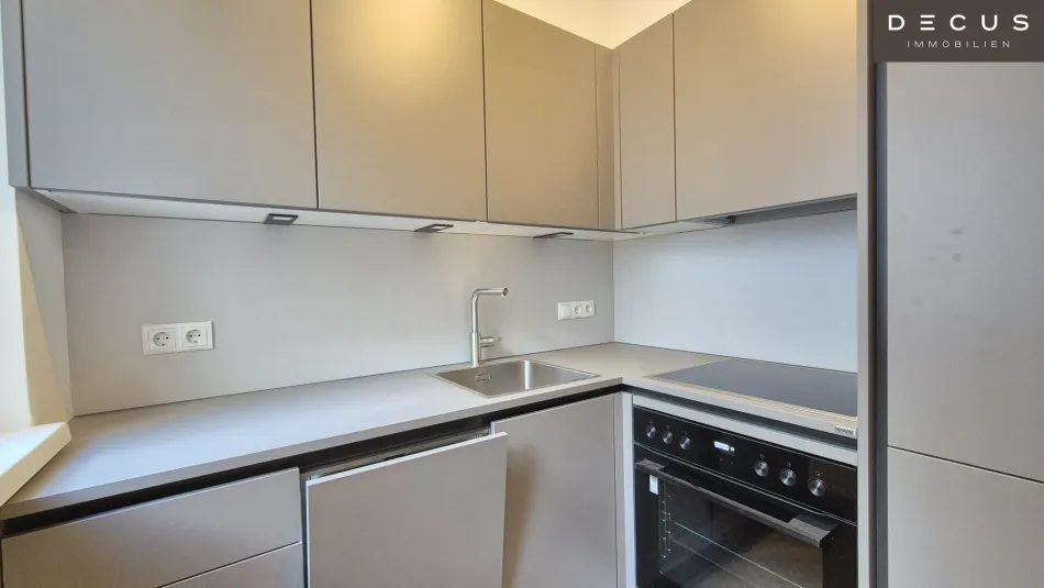 | 2 ZIMMER | WOLLZEILE | 3. LIFTSTOCK | - Bild