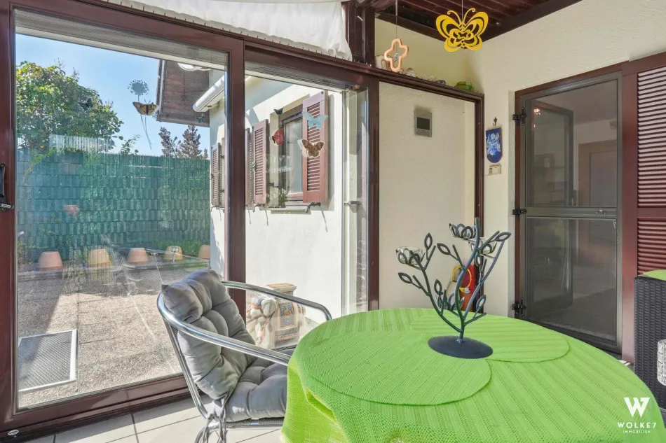 Charmantes Kleingartenhaus - 4 Zimmer, Wintergarten & U1-Nähe | Ganzjähriges Wohnen im Kleingarten - Bild