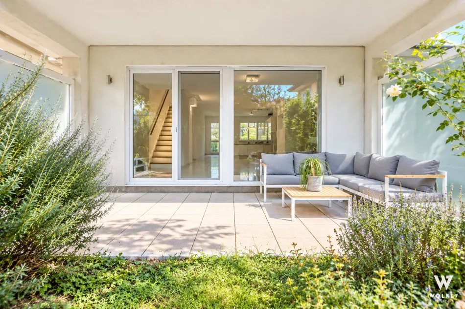 Großzügige 3-Zimmer-Maisonette mit Hauscharakter | Eigengarten & sonnige Süd-Freiflächen | Nahe Alter Donau I Top-U1-Anbindung | Garagenstellplatz - Titelbild