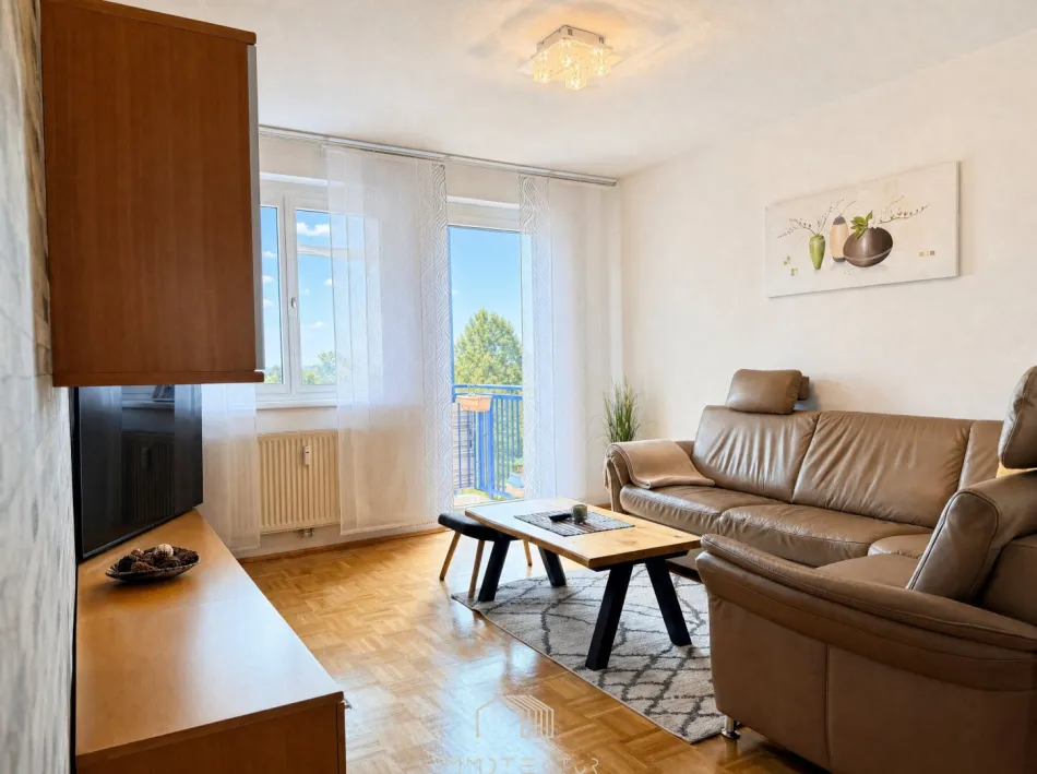 FAMILIEN(T)RAUM : 3-Zimmer-Wohnung mit Garage, 2 Balkonen und PANORAMABLICK - Titelbild