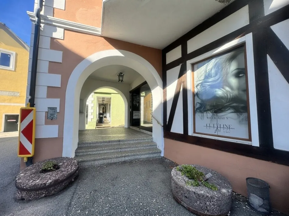 Geschäftslokal in Millstatt - Raum für Ihre Geschäftsidee mit großen Schaufenstern und Schaukasten - Bild