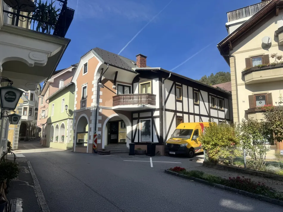 Geschäftslokal in Millstatt - Raum für Ihre Geschäftsidee mit großen Schaufenstern und Schaukasten - Titelbild