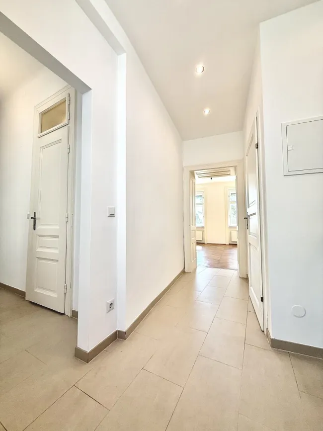Ruhige und helle Wohnung in Innenhoflage, gut angebunden - Bild
