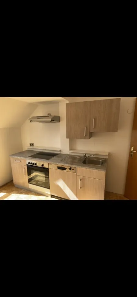 Helle 2-Zimmer-Wohnung mit Bergblick, Einbauküche und Stellplatz in Sankt Barbara - Bild