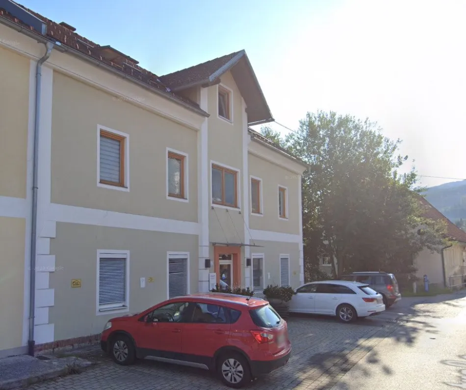 Helle 2-Zimmer-Wohnung mit Bergblick, Einbauküche und Stellplatz in Sankt Barbara - Titelbild