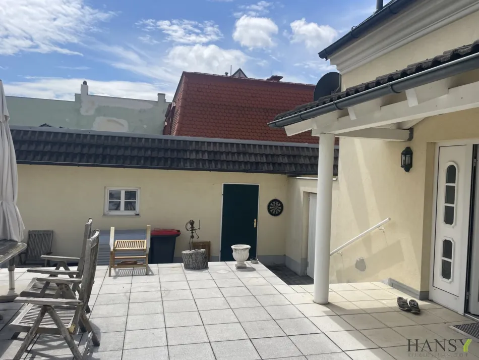 TRIBUSWINKEL: Komplett modernisierte Villa mit Garten, Terrasse & Garage - Bild