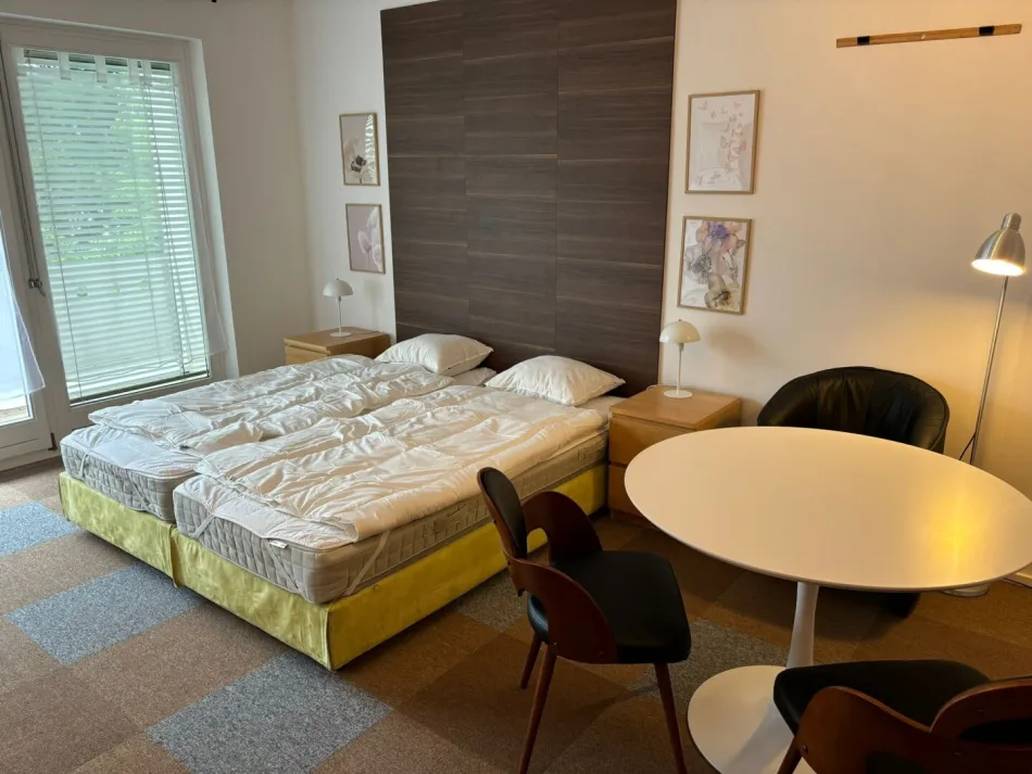 Voll vermietete WG nahe Uni Klagenfurt – 3 Zimmer mit eigenem Bad, komplett möbliert! - Bild