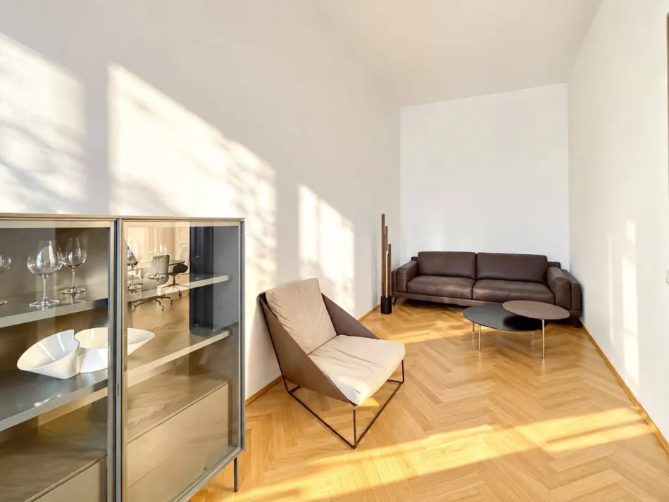 Helles, repräsentatives Altbaubüro in bester Innenstadtlage – Nähe Oper und Karlsplatz - Bild