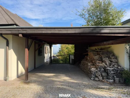 Zusätzliches Carport