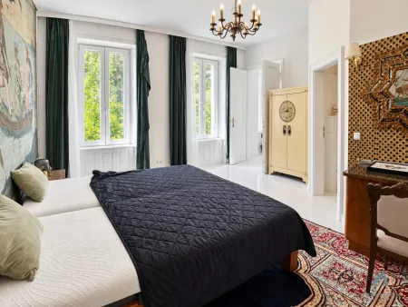 1. OG / Schlafzimmer mit Blick ins Grüne
