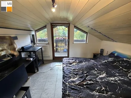 Schlafzimmer mit Südbalkon