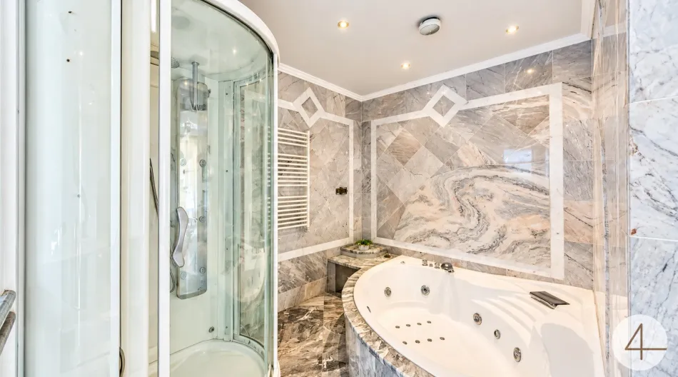Großzügiges Einfamilienhaus mit überdachtem Pool und traumhaftem Garten in Loidesthal ! 1284m2 Grundstück ! - Bild
