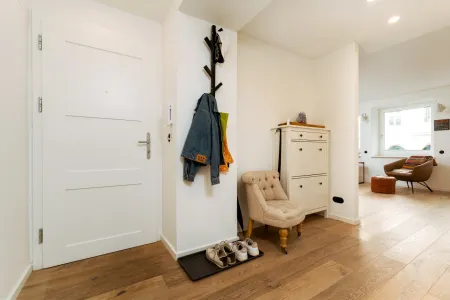 1. Stock: Vorraum mit Garderobe