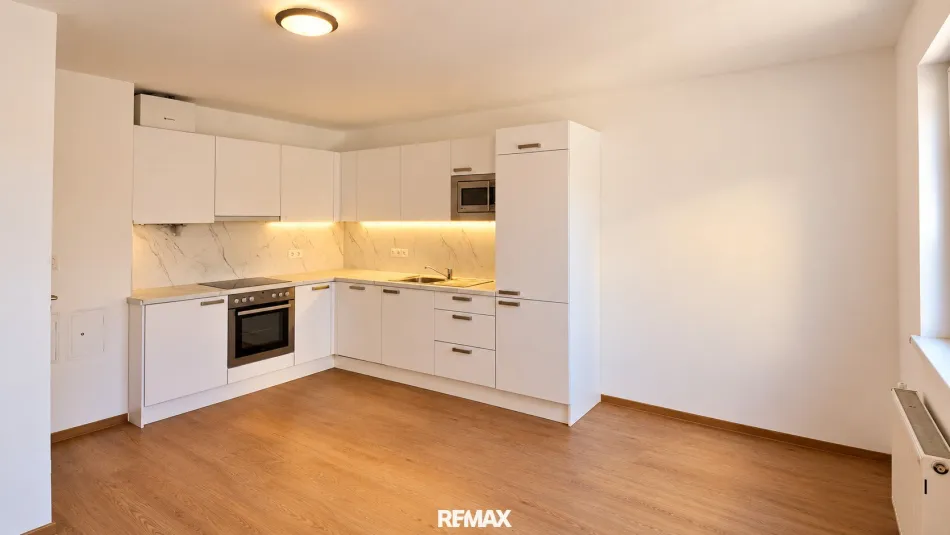 Wohnung 3 Dachgeschoss Küche Essplatz KI Optimiert