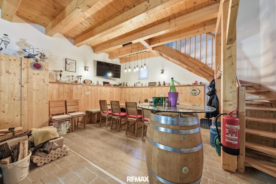 Neuwertiges Weinpresshaus (Bj. 2018) mit traditioneller Kellerröhre und Gartenfläche in Immendorf - Bild