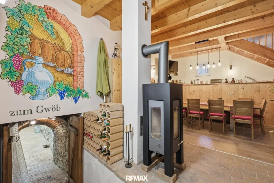 Neuwertiges Weinpresshaus (Bj. 2018) mit traditioneller Kellerröhre und Gartenfläche in Immendorf - Titelbild
