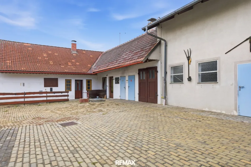 Traditionelles Bauernhaus mit uneinsehbarem Innenhof, Stadl & Weinkeller in Großmeiseldorf! - Titelbild