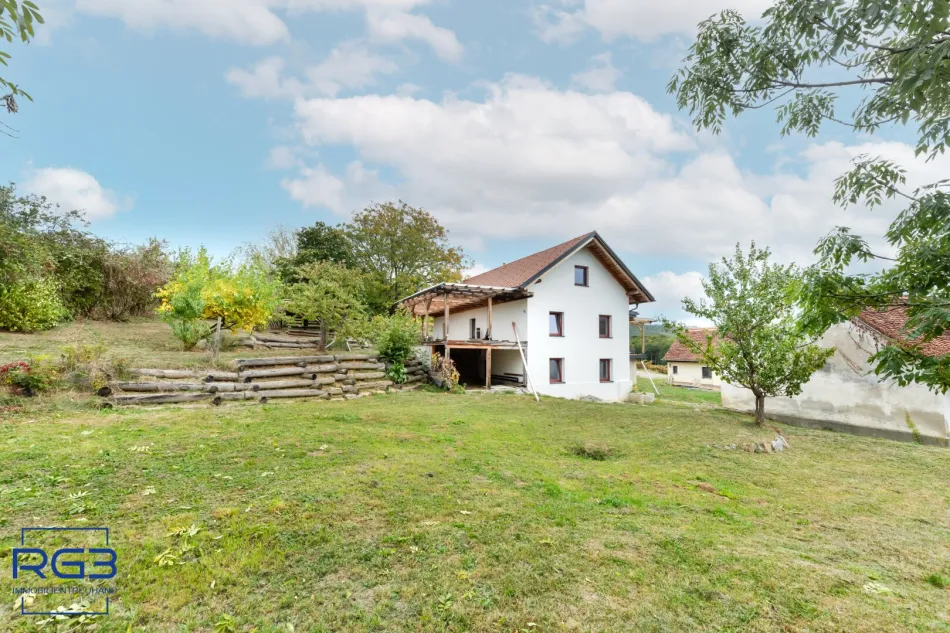 Saniertes Landhaus in Einzellage mit 6.961 m² Grund, Wirtschaftsgebäuden und Werkstätten - Titelbild