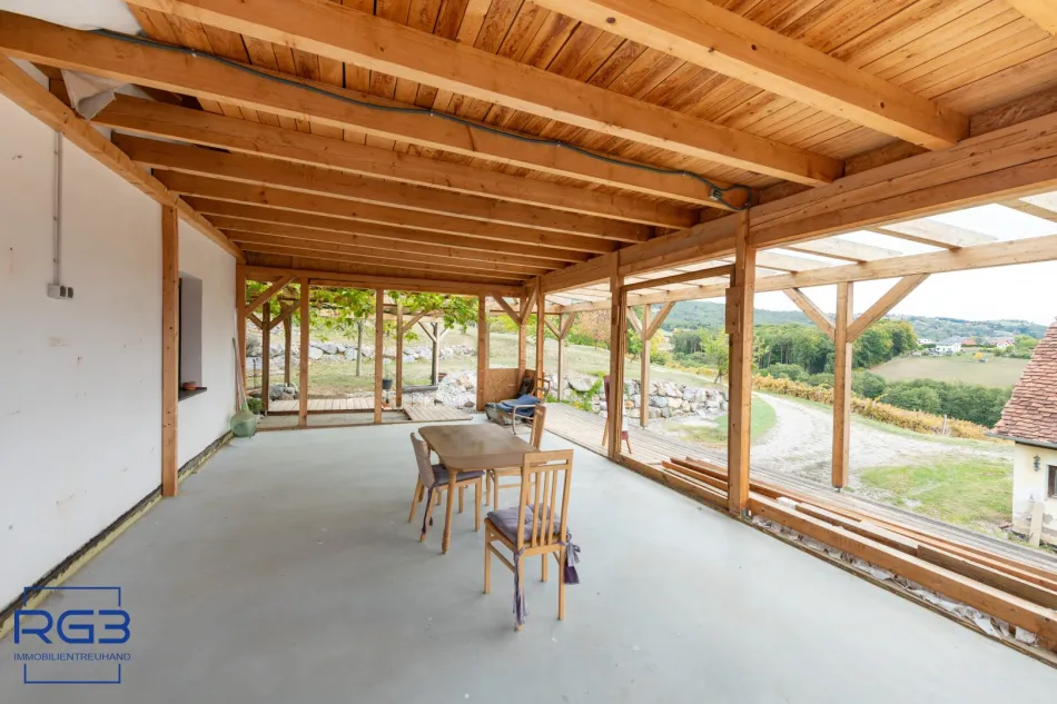 Saniertes Landhaus in Einzellage mit 6.961 m² Grund, Wirtschaftsgebäuden und Werkstätten - Bild