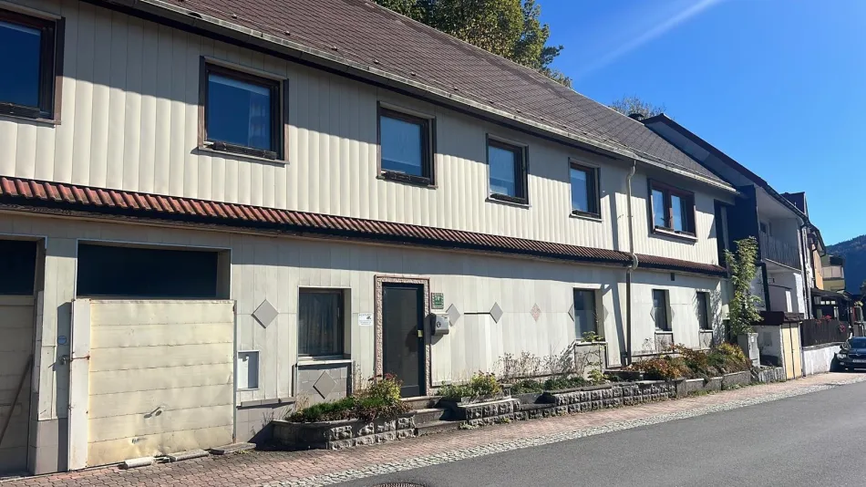 Ein Haus mit viel Potenzial, als Wohnhaus oder als Gewerbeobjekt geeignet! - Bild
