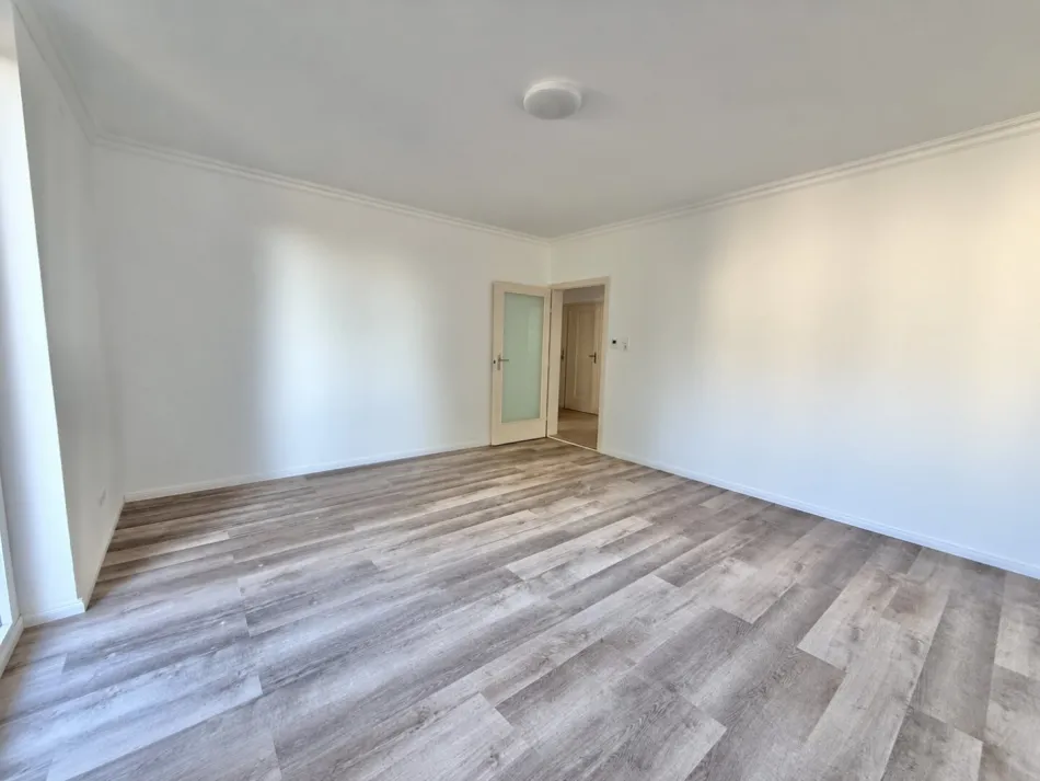 ***FRISCHER LOOK, NEUE KÜCHE & GRÜNBLICK - IHR ZUHAUSE MIT BALKON IN OBERWART*** - Bild