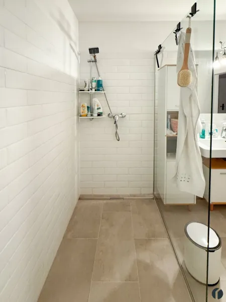 Walk-In-Dusche im Badezimmer