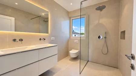 Kompagnon Immobilien GmbH helles Badezimmer
