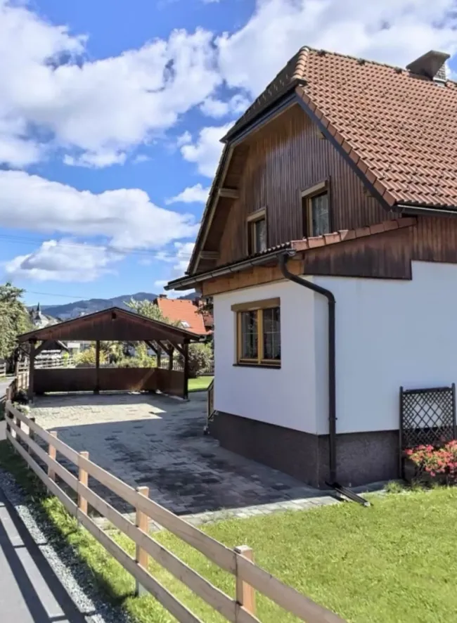 ATTRAKTIVES EIN-/MEHRFAMILIENHAUS IN SONNIGER LAGE - Bild