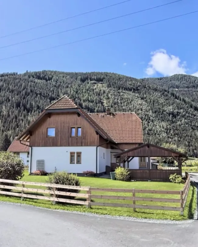 ATTRAKTIVES EIN-/MEHRFAMILIENHAUS IN SONNIGER LAGE - Bild