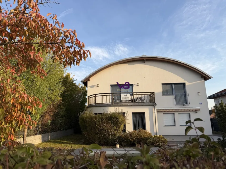 Mehrfamilienhaus mit 360 m² Nutzfläche, Garage und Swimmingpool! - Titelbild