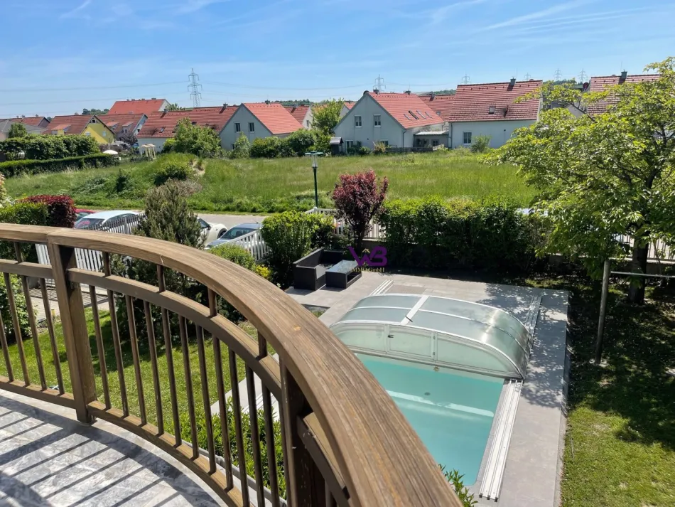 Mehrfamilienhaus mit 360 m² Nutzfläche, Garage und Swimmingpool! - Bild