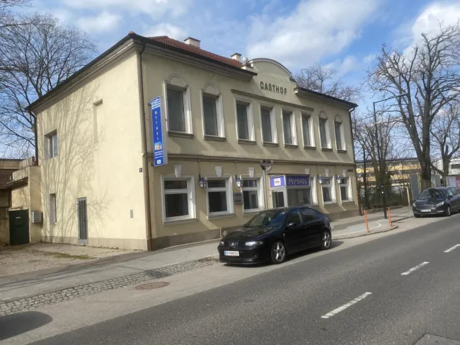GASTRONOMIEFLÄCHE MIT SCHÖNEM GARTEN IN GÄNSERNDORF NÄHE BAHNHOF GASTROTEL IMMOBILIEN - Titelbild