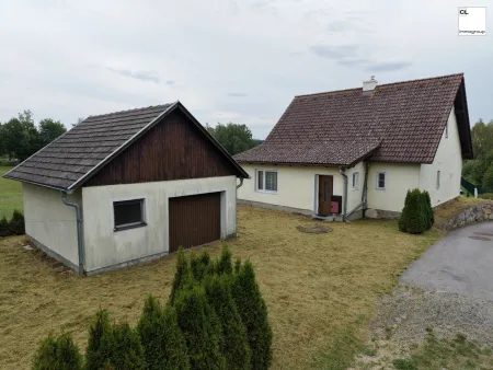 Wohnhaus mit Garage
