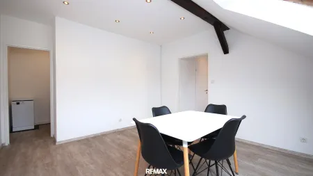 Esszimmer mit Zugang Küche
