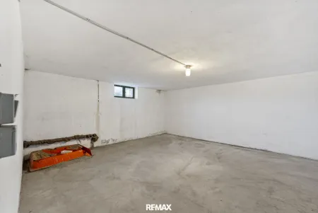 Keller
