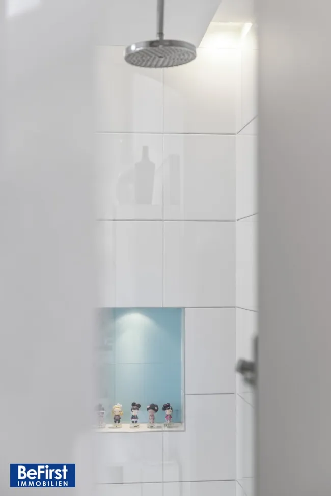 Eleganz und Moderne verbinden sich in dieser wunderschönen Dachgeschosswohnung: perfekte Gegebenheiten für Paare und Singles - Bild
