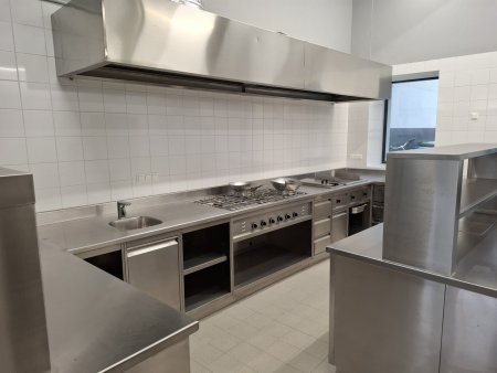 ECKLOKAL BEI EINKAUFSTRASSE IDEAL FÜR ASIA UND DELIVERY KONZEPT GASTROTEL IMMOBILIEN