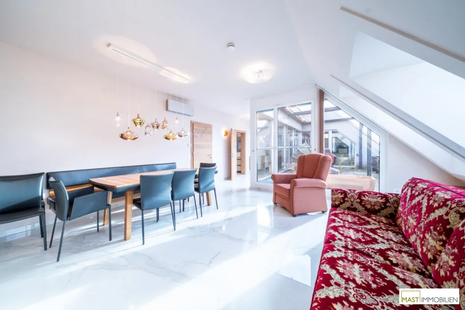 Wohnen mit Weitblick – großzügige Dachgeschoßwohnung mit ca. 31 m² Terrasse, direkt am Kagraner-Platz - Bild