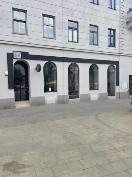 Neu adaptiertes Cafe Konditorei Restaurant auf frequentiertem zentralen Hauptplatz im 2. Bezirk - Bild